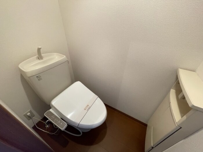 物件内観写真8　(温水洗浄便座付き)