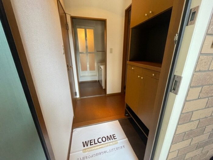 物件内観写真10　(玄関)