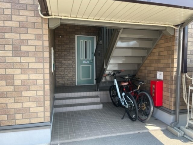 物件内観写真16　(玄関前共用部)