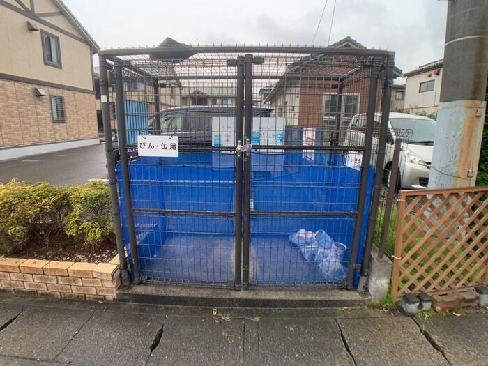 物件内観写真18　(敷地内ゴミ捨て場)