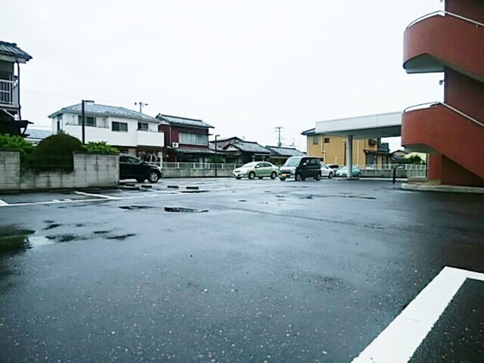 物件外観写真3　(駐車場)