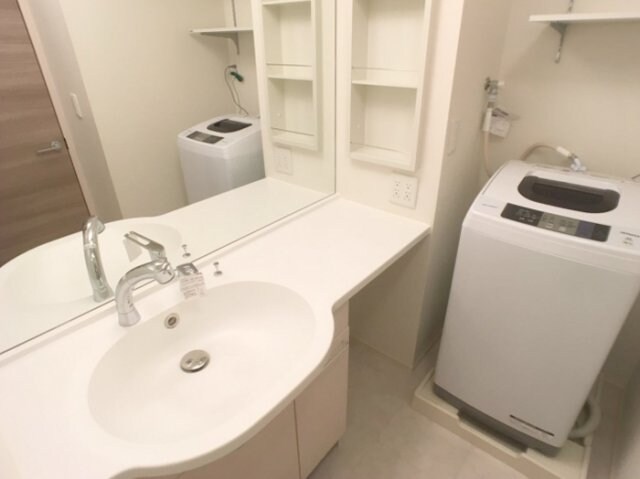 物件内観写真9　(洗濯機はついておりません。)