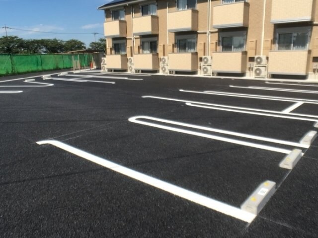 物件外観写真2　(駐車場)