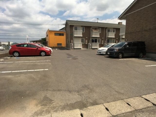 物件外観写真2　(駐車場)
