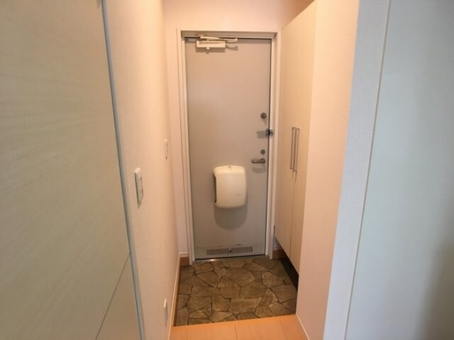 物件内観写真13　(玄関)