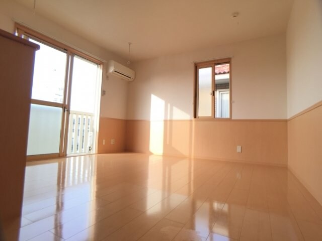 物件内観写真4　(居室・リビング)