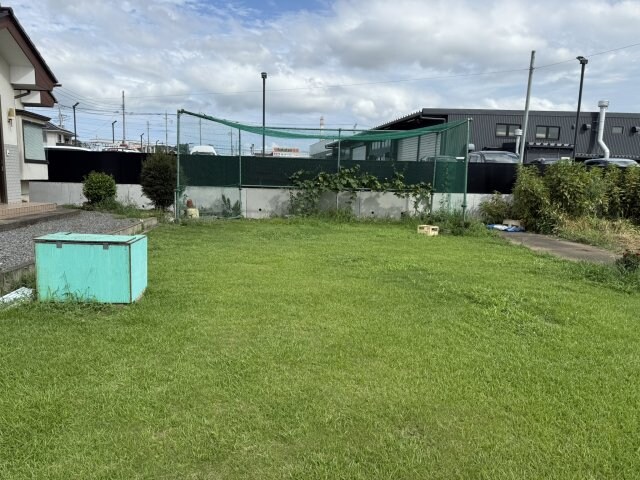 物件内観写真14　(芝生等の手入れは借主様になります。)