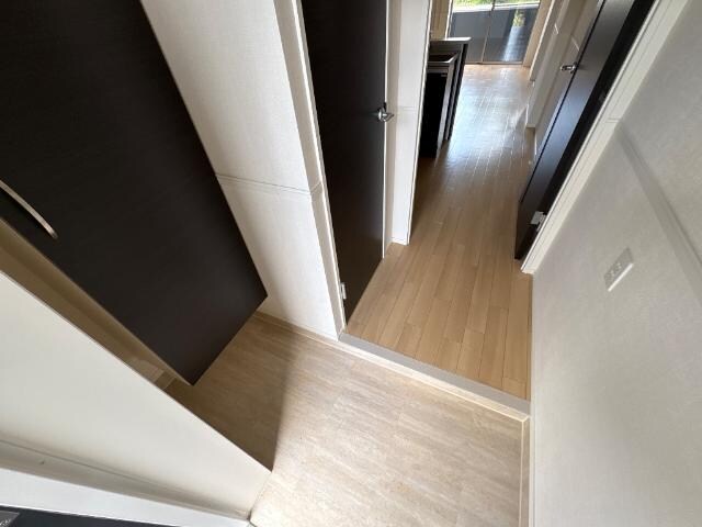 物件内観写真24　(玄関)