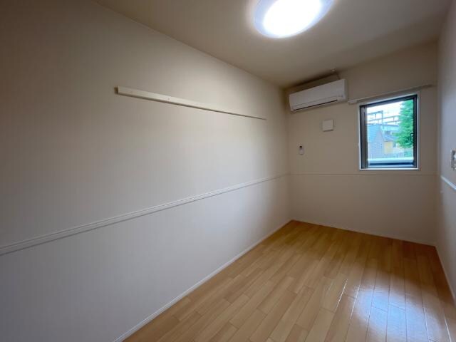 物件内観写真12　(寝室)