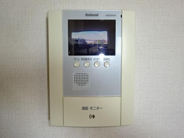 物件内観写真13　(カメラ付インターホン)