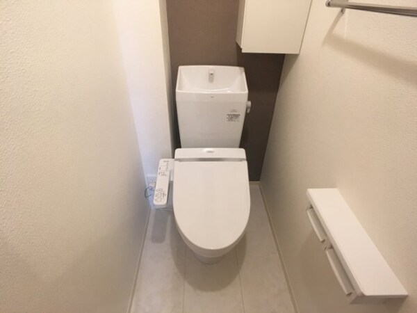 トイレ(温水洗浄暖房便座つきトイレ)
