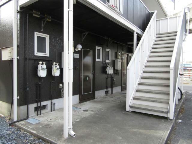 物件外観写真2　(エントランス部分)