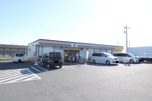 物件外観写真2　(セブンイレブン小山大…まで250m)