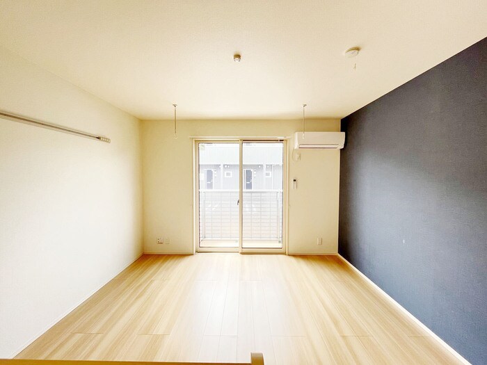 物件内観写真3　(リビング)