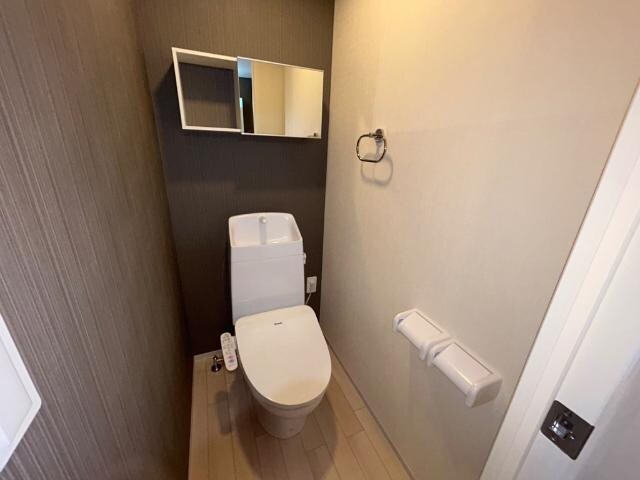 物件内観写真15　(シャワー付トイレ)