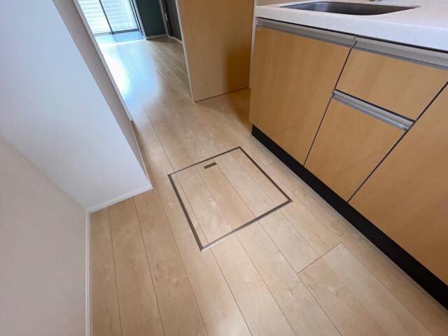 物件内観写真23　(床下収納)