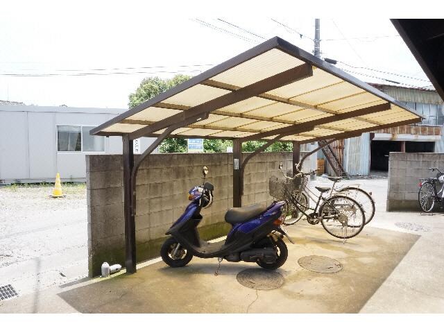 物件内観写真2　(駐輪場)