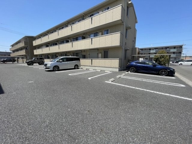 物件外観写真2　(駐車場)