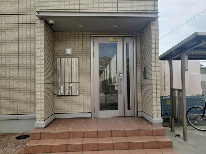 物件外観写真3　(オートロック入口)