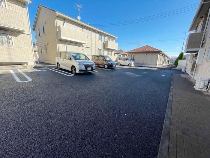 物件外観写真2　(駐車場)