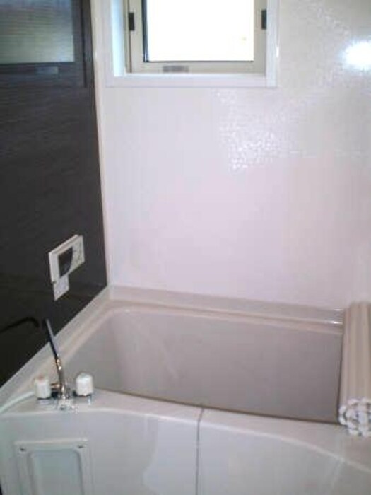 物件内観写真4　(ユニットバス(追い焚き機能付))