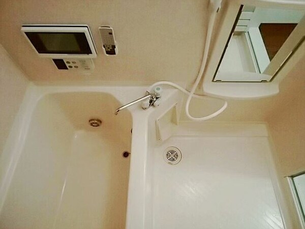 浴室(追い焚き給湯、浴室換気乾燥機付き)