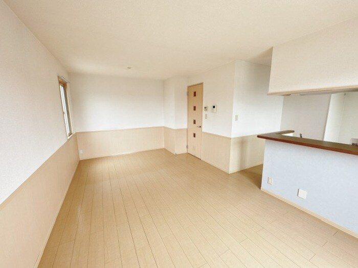 物件内観写真2　(リビング)