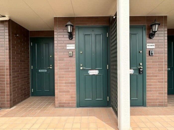 物件内観写真15　(玄関前)