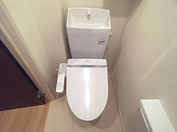 トイレ(温水洗浄暖房便座つきトイレ)