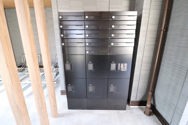 建物設備(集合ポスト・宅配ボックス)