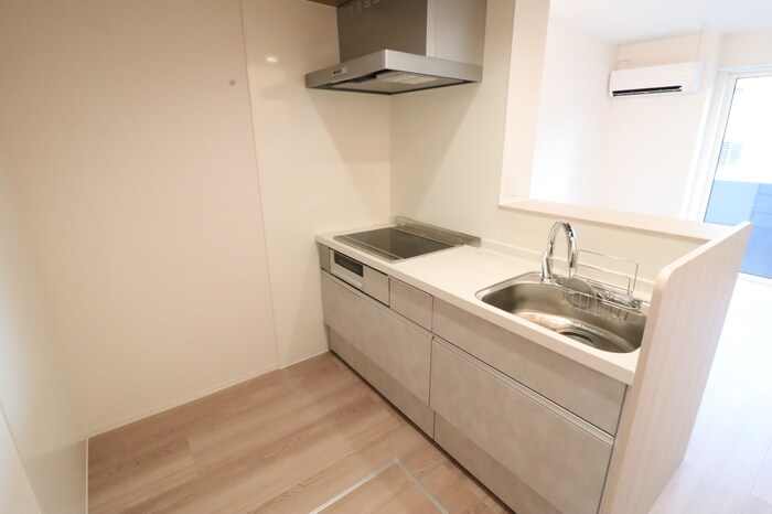 物件内観写真4　(タッチレス水栓のキッチン)