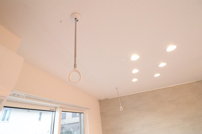 物件内観写真14　(室内物干し)