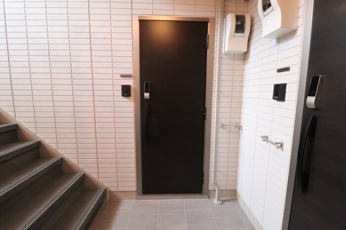 物件内観写真17　(玄関ドア)