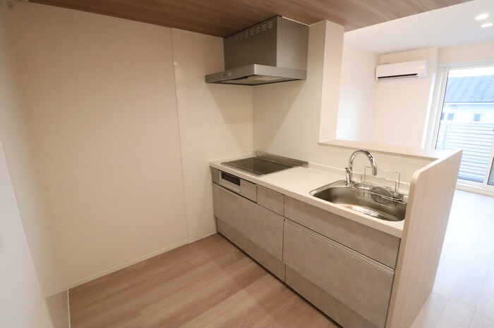 物件内観写真5　(タッチレス水栓のカウンターキッチン)