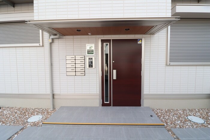 物件外観写真3　(オートロック入口)