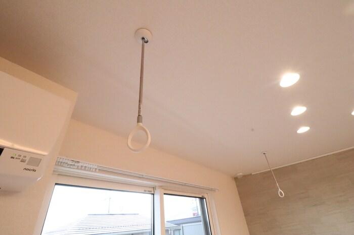 物件内観写真15　(室内物干し)