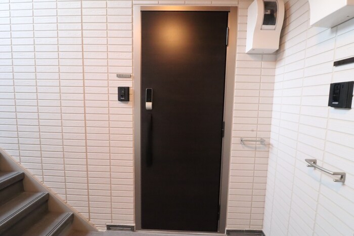 物件内観写真17　(玄関ドア)