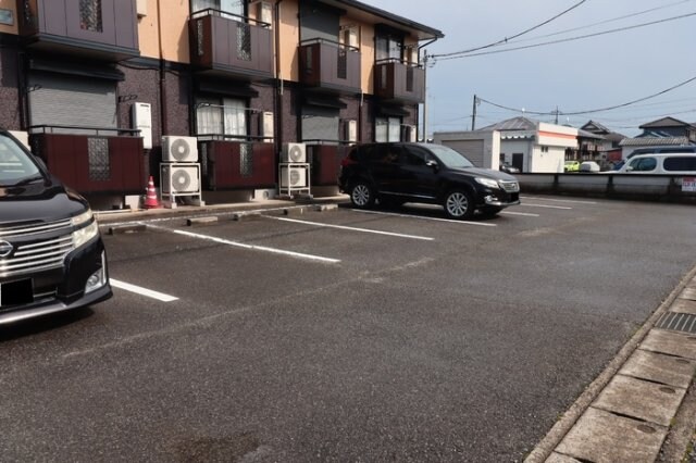 物件外観写真2　(駐車場)