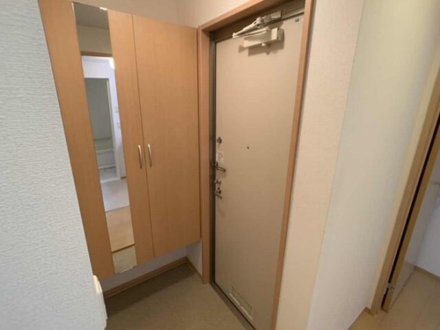 物件内観写真11　(玄関)
