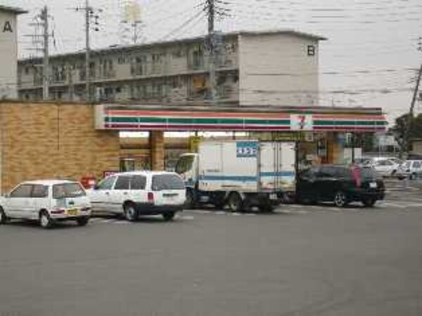 周辺環境(セブンイレブン小山間々田店まで1,076ｍ)