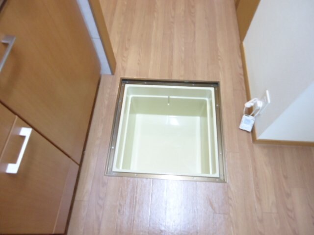 物件内観写真26　(床下収納)