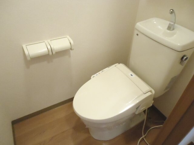 物件内観写真15　(シャワー付トイレ)