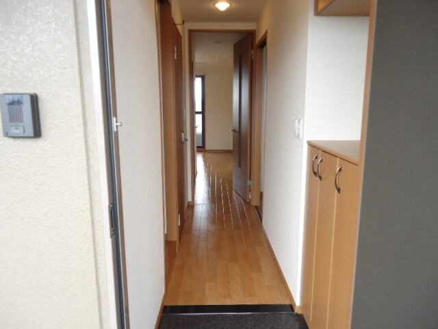 物件内観写真18　(玄関通路)