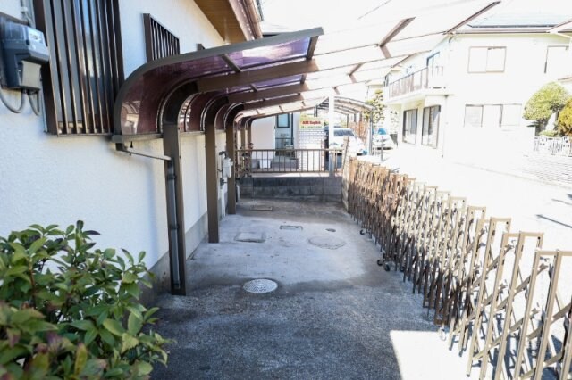 物件外観写真3　(カーポートがございます)