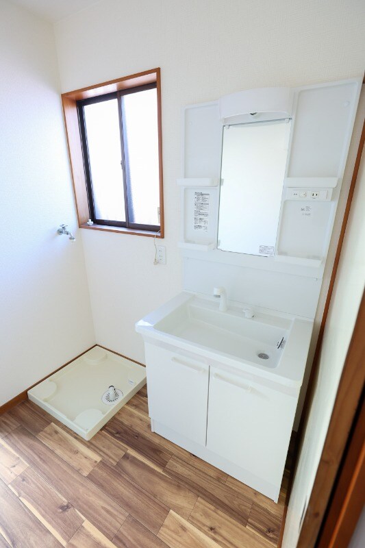 物件内観写真10　(洗面台を2022年に入れ替えました)