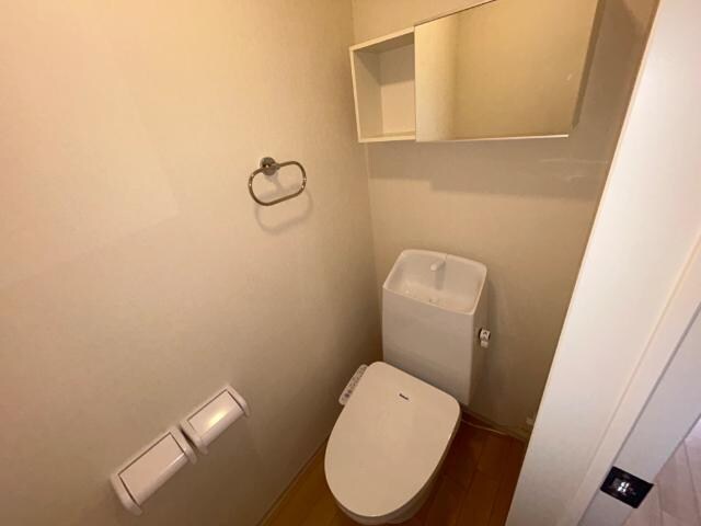 物件内観写真17　(シャワー付トイレ)