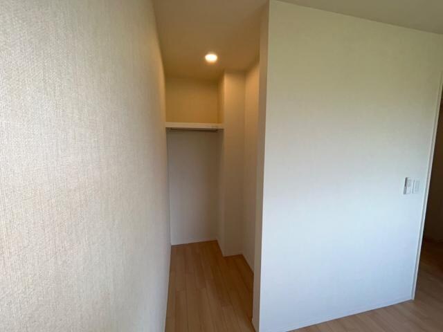 物件内観写真25　(洋室収納)