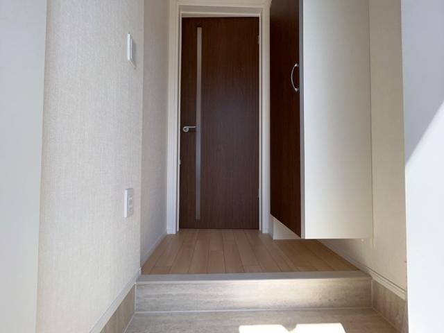 物件内観写真28　(玄関)