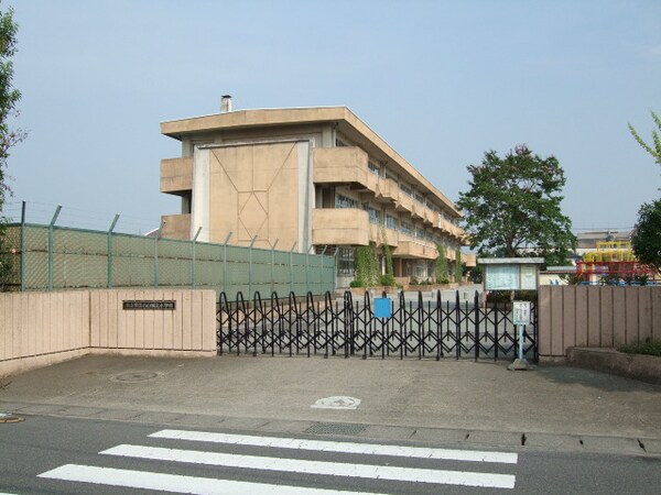 周辺環境(小山市立小山城北小学校まで946ｍ)