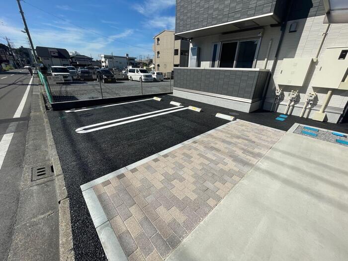 物件外観写真2　(駐車場)